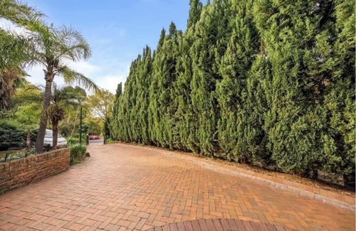 Warrandyte Villa | 2 Single BR and 1Bd w/Cot and Shared Amenities!