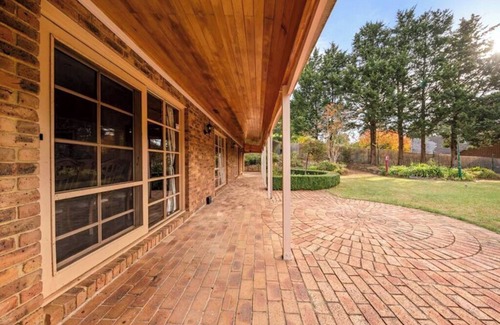 Warrandyte Villa | 2 Single BR and 1Bd w/Cot and Shared Amenities!