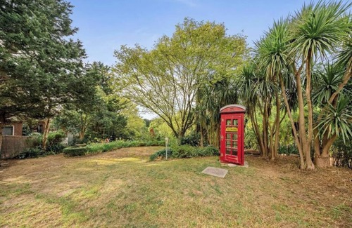 Warrandyte Villa | 2 Single BR and 1Bd w/Cot and Shared Amenities!