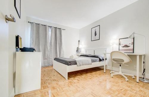 De Lorimier Apartment | 2 Spacious Luxury Bedroom Montreal