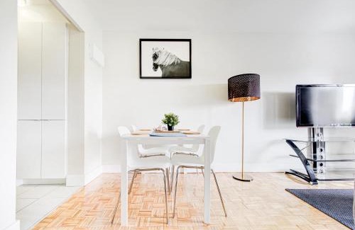 De Lorimier Apartment | 2 Spacious Luxury Bedroom Montreal