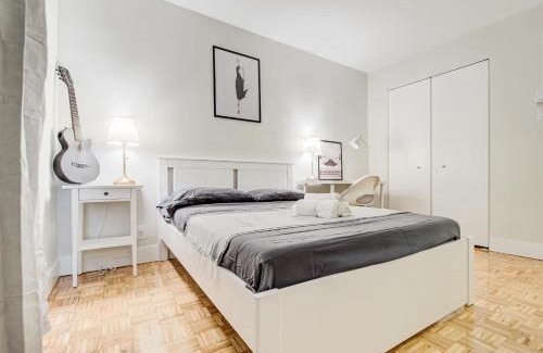 De Lorimier Apartment | 2 Spacious Luxury Bedroom Montreal
