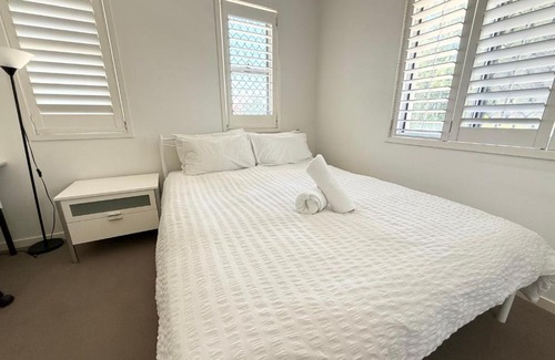 Sunnybank House | 2 spacious rooms with shared bathroom in Modern Sunnybank Home
