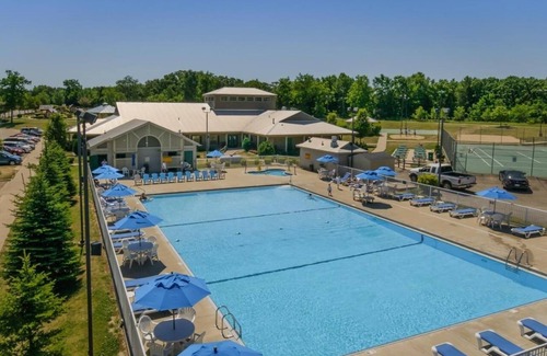 Sheridan House | 2 Spacious Villas w/Living Area & Kitchen | Balcony w/Scenic View