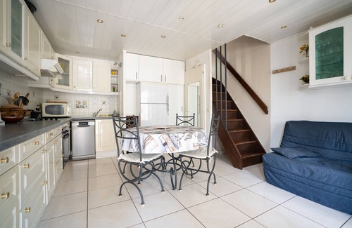 Frontignan Apartment | 2-Star Apartment "Chez Domi résidence front de mer" with Terraces & Wi-Fi
