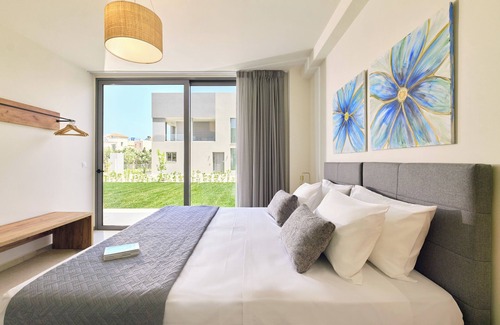 Pyrgos Psilonerou Villa | 2 steps Maleme beach & Restaurants/Supermarkets/New built villa/NO car needed