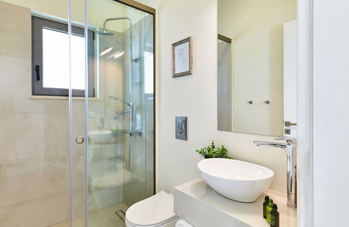 Pyrgos Psilonerou Villa | 2 steps Maleme beach & Restaurants/Supermarkets/New built villa/NO car needed