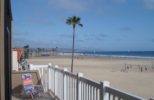 Balboa Peninsula Apartment | 2 Story Large Beachfront Apt, Ocean View