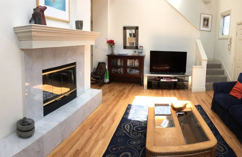 Ocean View and Fourth Street House | 2-STORY LIGHT-FILLED CONDO NEAR BERKELEY'S FOURTH STREET SHOPS