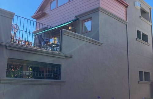 Ocean View and Fourth Street House | 2-STORY LIGHT-FILLED CONDO NEAR BERKELEY'S FOURTH STREET SHOPS