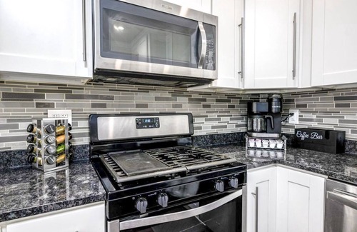 North Michigan Park House | 2 Story Oasis: 30+Days + Large Yard/Pet Friendly