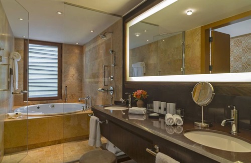 Maras Hotel | 2 Stylish Rooms w/Balcony | Close to Machu Picchu Ruins | Free Parking | Pools
