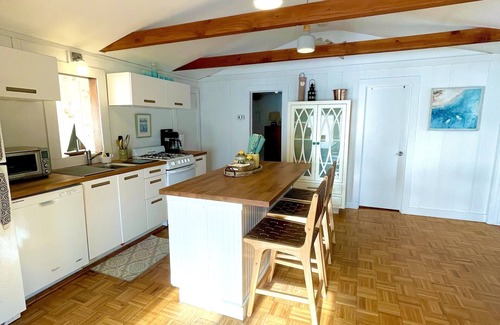 South Dennis Cottage | 2 Waterfront Cottages - 3 & 2 BR - on Follins Pond