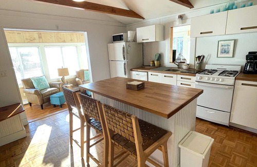 South Dennis Cottage | 2 Waterfront Cottages - 3 & 2 BR - on Follins Pond