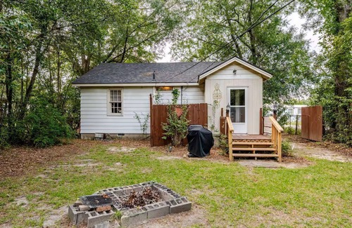 Cayce Cottage | 2 Weeks to Monthly- Comfy 2-bedroom cottage peacefully nestled in fabulous Cayce