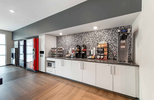 Asheville Hotel | 2 Welcoming Pet-Friendly Stays with Self-Serve Laundry Facilities - Off I-240