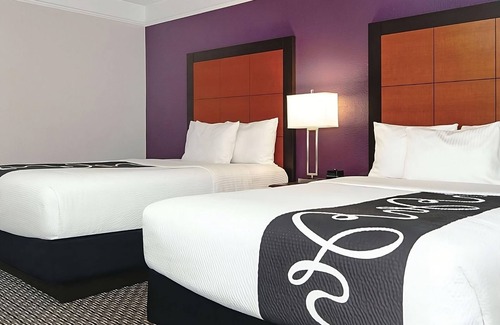 Guasti Hotel | 2 x 2 Double Beds Room at La Quinta Inn & Suites by Wyndham Ontario Airport