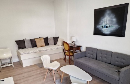 Heslach Apartment | 2 Zimmer Wohnung 50qm Voll-moebliert in der Marienplatz Nähe