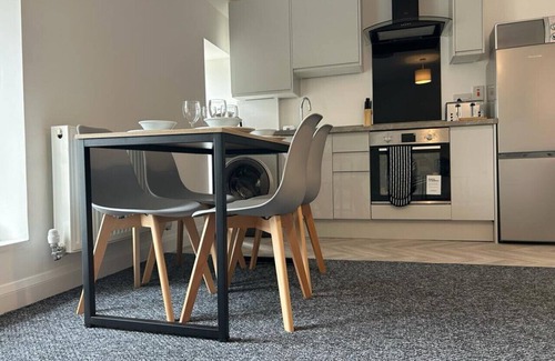 Kirkcaldy Apartment | 20 Linen Loft - 2 Bed Apt