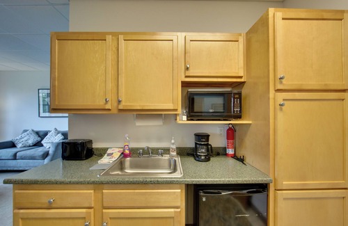 New Kensington Apartment | 20 Mi to Dtwn Pittsburgh: Pet-Friendly Apartment