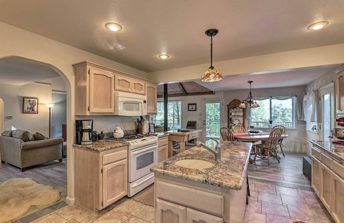 Shingletown House | 20 Mi to Lassen Park: Chateau w/Mt Shasta View!
