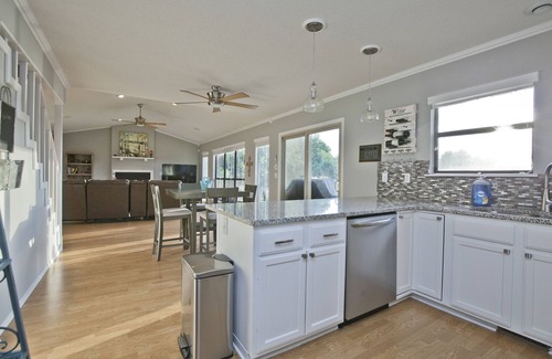 Lowell House | 20 Miles to Razorback Stadium; Close in Beaver Lake WATERFRONT