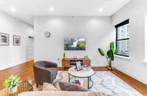 Central Business District Apartment | 20 MIN to Manhattan! 2BR Luxurious Comfy & Spotless