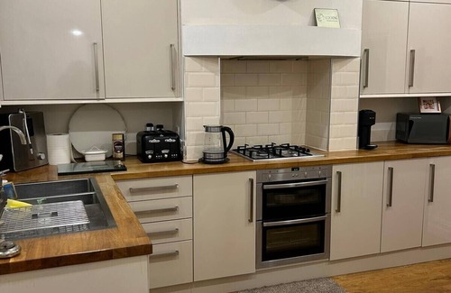 Palmers Green Apartment | 20 Minutes from central London, A modern, Spacious one-bedroom apartment