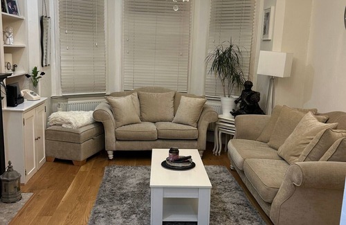 Palmers Green Apartment | 20 Minutes from central London, A modern, Spacious one-bedroom apartment