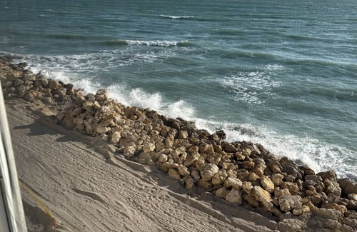 Siesta Key Condo | 20% off All Bookings for the Rest of 2025 on this Charming 2/2 Beachfront Condo