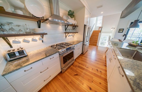 Plantation House | 20% OFF FALL! Bayfront, Handi-cap Accessible w/Pool & Elevator, Kayaks