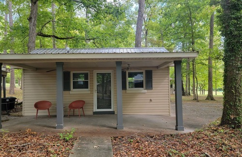 Dandridge Apartment | 20% OFF Lakefront Tiny Home Dock, Hot Tub, Firepit