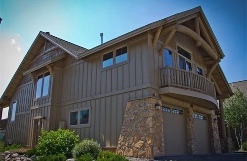 Big Sky Meadow Village House | 20% off-Luxury home w/mountain/creek views; sauna/steam room; upscale/peaceful