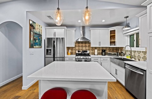 Ventura House | 20% Off Oct 23-26! Great Ocean Views W/Hot Tub