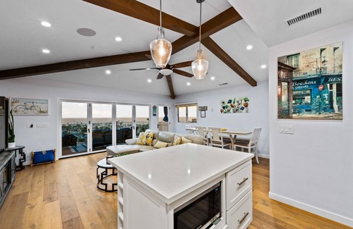 Ventura House | 20% Off Oct 23-26! Great Ocean Views W/Hot Tub