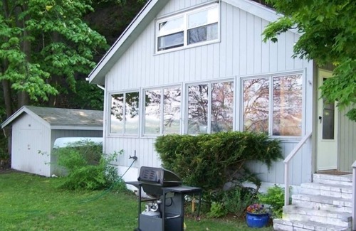 Valois Cottage | 200 feet of level lake access.