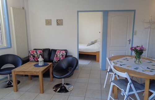Westkapelle Apartment | 200 m from the sea, directly on the lake with hiking trail and small wooded area.