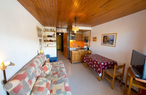 Les Claux Apartment | 200m from ski slopes, 3rd floor, balcony, tv, 25m², Vars