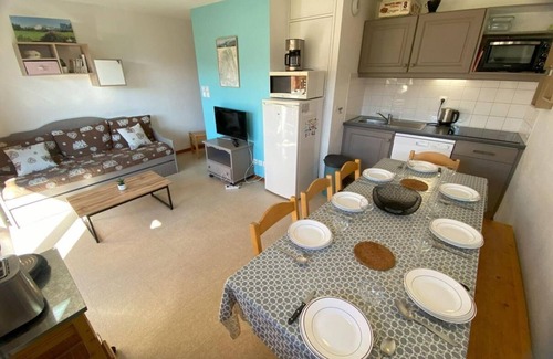 Saint-Etienne-en-Devoluy Apartment | 200m from ski slopes, 4th floor, balcony, tv, ski locker, 48m², Superdévoluy