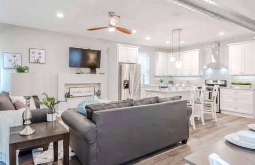 Indianapolis House | 2019 Build! Trendy 4 BR w/Pool Table!