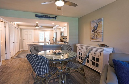 Sanibel Condo | 2025 PRICES REDUCED 1st Floor, Beach Access, 2 B/B, 5 Star Extremely Clean
