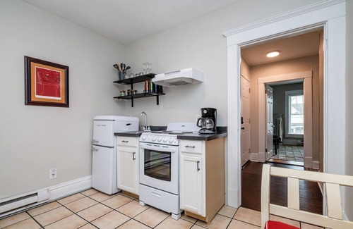 Three Oaks House | 2026 OPEN! Three Oaks Multi Unit (2 Night Summer Min)