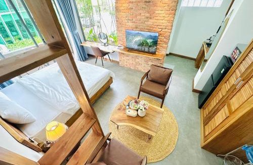 Ninh Kieu Apartment | 202MSNK Luxe Studio w Balcony & Kitchen