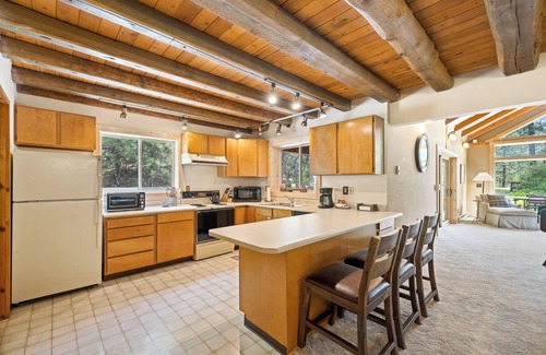 Cascade House | 208 Escape - Quiet, private, cabin on 5-acres - Trails - WiFi - Fireplace - Family Getaway