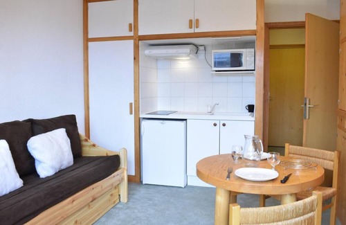 Meribel Apartment | 20m from ski slopes, 2nd floor, ski locker, 19m², Méribel