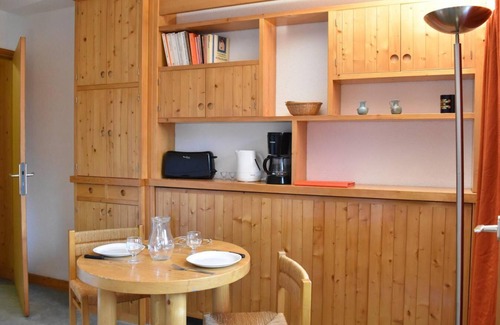 Meribel Apartment | 20m from ski slopes, 2nd floor, ski locker, 19m², Méribel
