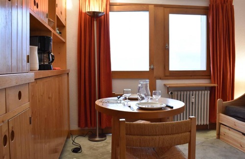 Meribel Apartment | 20m from ski slopes, 2nd floor, ski locker, 19m², Méribel