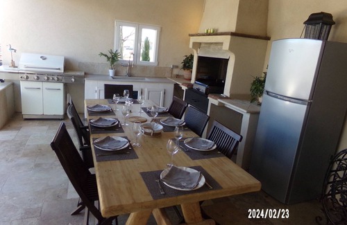 Les Arcs-sur-Argens Villa | 20mn from the beach, House and large swimming pool VAR. 3 bedrooms, 2 bathrooms, sleeps 6