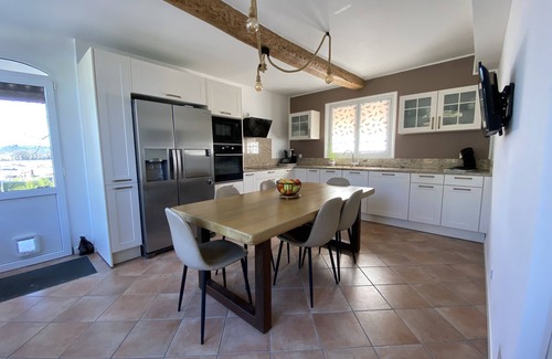Les Arcs-sur-Argens Villa | 20mn from the beach, House and large swimming pool VAR. 3 bedrooms, 2 bathrooms, sleeps 6