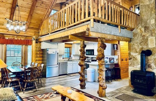 Island Park House | 21 Miles to Yellowstone ~ Fire Pit ~ Horseshoes ~ Wifi